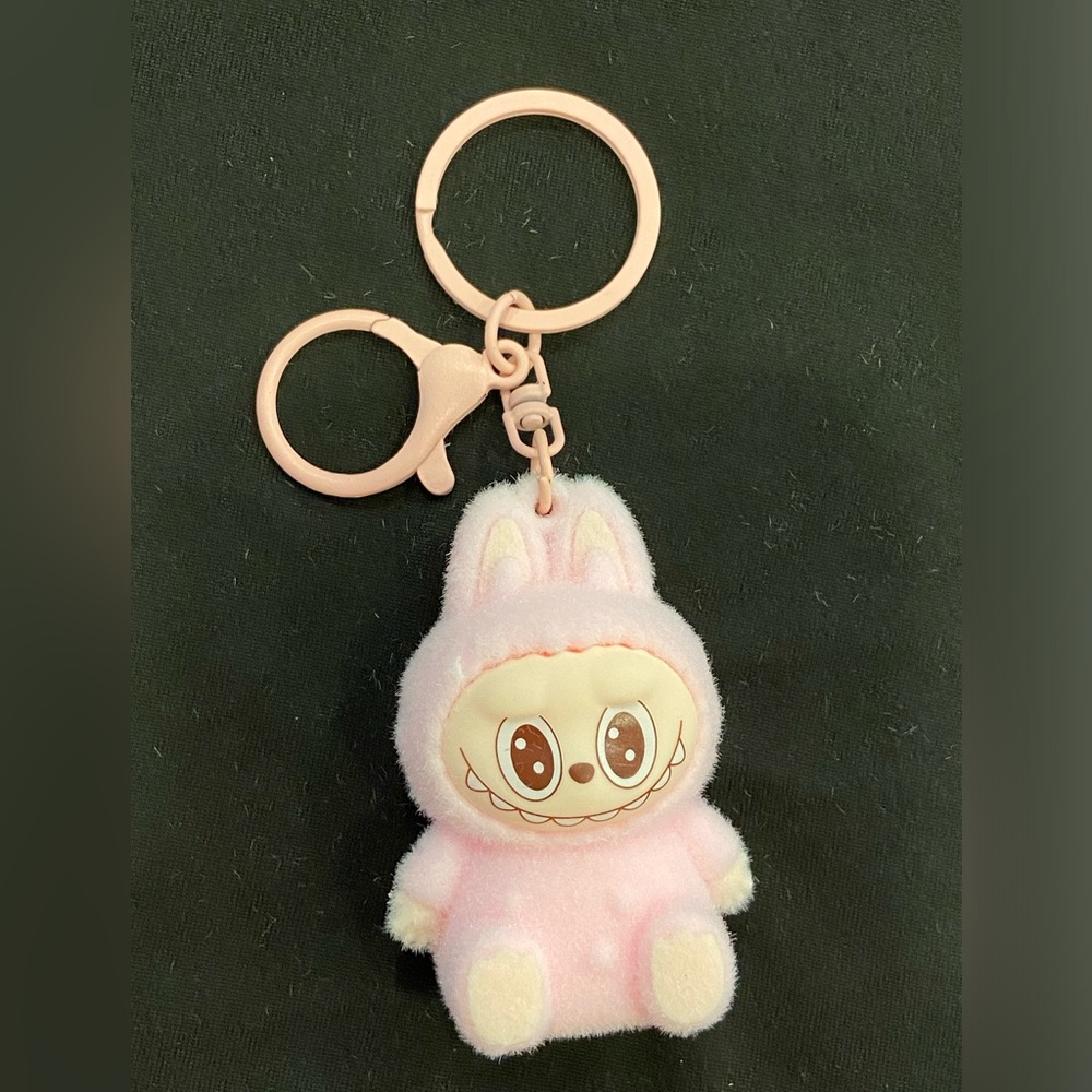 Labubu keychain - pink